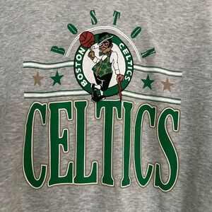 NBA Unisex Boston Celtics Sz: M Gray Graphic Spell Out Hoodie. Kangaroo Pocket.